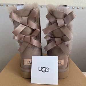 Bailey Bow II Uggs Women’s Size 5